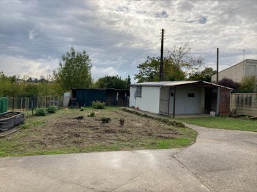 Terrain a batir a vendre Saintes 17100 Charente-Maritime 545 m2  64200 euros