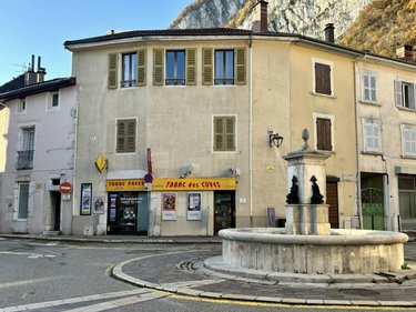 Immeuble a vendre Sassenage 38360 Isère 145 m2  260000 euros