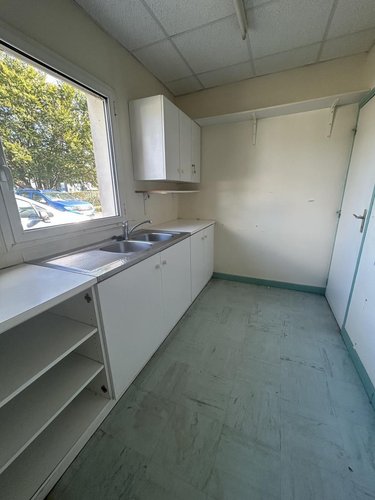 Fonds et murs commerciaux a vendre Hillion 22120 Côtes-d'Armor 130 m2  275600 euros