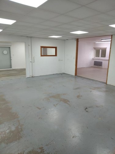Fonds et murs commerciaux a vendre Montbizot 72380 Sarthe 338 m2  187920 euros