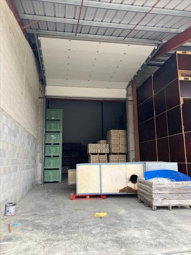 Fonds et murs commerciaux a vendre Niozelles 04300 Alpes-de-Haute-Provence 2000 m2  932000 euros