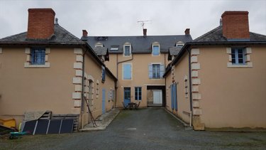 Immeuble a vendre Bazouges Cré sur Loir 72200 Sarthe 295 m2  314400 euros