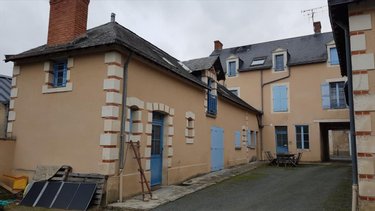 Immeuble a vendre Bazouges Cré sur Loir 72200 Sarthe 295 m2  314400 euros