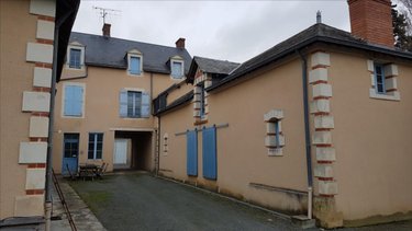 Immeuble a vendre Bazouges Cré sur Loir 72200 Sarthe 295 m2  314400 euros