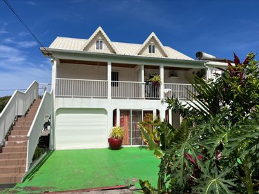 Immeuble a vendre Saint-Pierre 97410 Réunion 202 m2  262500 euros