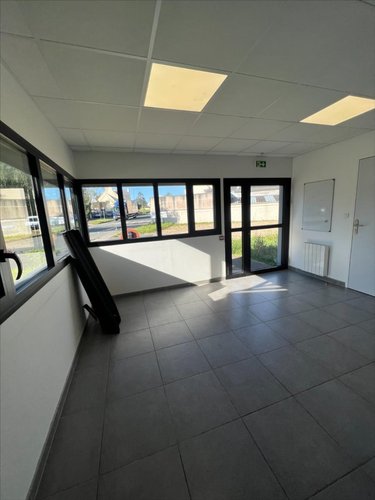 Fonds et murs commerciaux a vendre Le Faou 29590 Finistère 144 m2  496800 euros