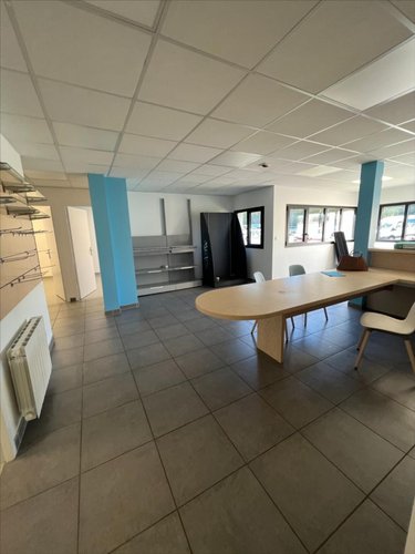 Fonds et murs commerciaux a vendre Le Faou 29590 Finistère 144 m2  496800 euros