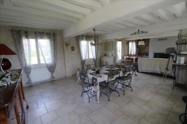Location maison La Neuville-Chant-d'Oisel 76520 Seine-Maritime 202 m2 6 pièces 1400 euros