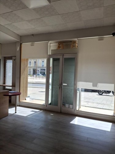 Location fonds et murs commerciaux Cusset 03300 Allier 58 m2  980 euros