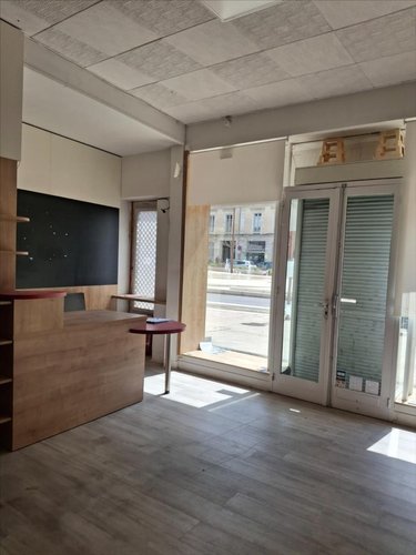 Location fonds et murs commerciaux Cusset 03300 Allier 58 m2  980 euros