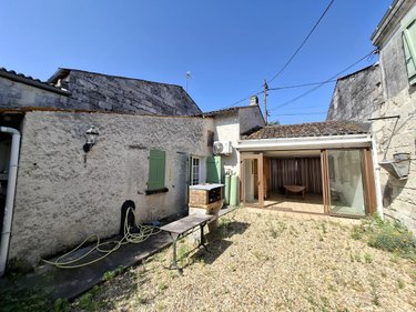 Immeuble a vendre Saintes 17100 Charente-Maritime 174 m2  251808 euros