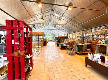Fonds et murs commerciaux a vendre Saint-Sauveur-le-Vicomte 50390 Manche 1300 m2  210560 euros