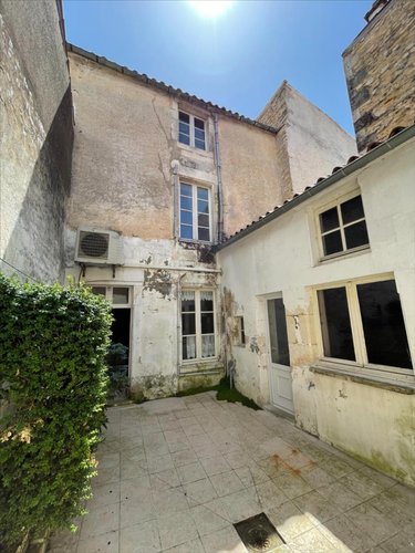 Immeuble a vendre Marans 17230 Charente-Maritime 240 m2  157500 euros