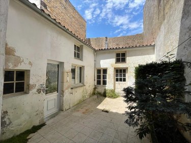 Immeuble a vendre Marans 17230 Charente-Maritime 240 m2  157500 euros