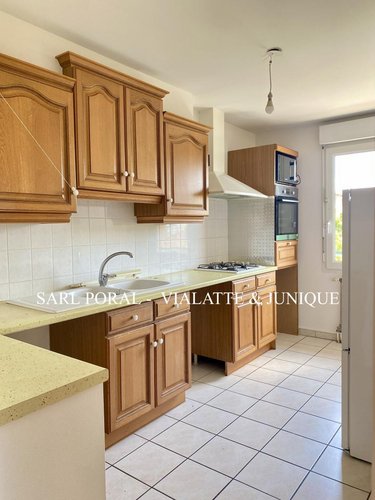 Location appartement Ambérieu-en-Bugey 01500 Ain 84 m2 4 pièces 1166 euros