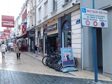 Location fonds et murs commerciaux Arras 62000 Pas-de-Calais 67 m2  2230 euros