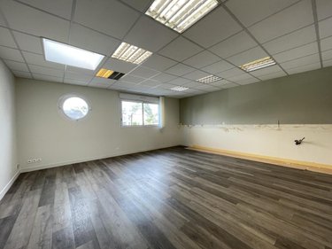 Fonds et murs commerciaux a vendre Locminé 56500 Morbihan 318 m2  411380 euros