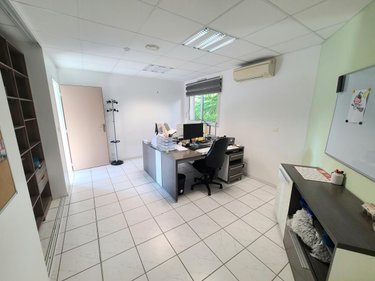 Fonds et murs commerciaux a vendre Pierrelatte 26700 Drôme 261 m2  435000 euros