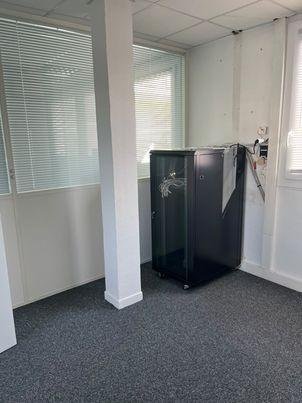 Location fonds et murs commerciaux Pierrelatte 26700 Drôme 120 m2  990 euros