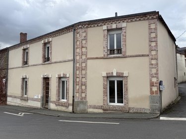 Immeuble a vendre Chemillé-en-Anjou 49120 Maine-et-Loire 210 m2  209600 euros