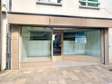 Location fonds et murs commerciaux Saint-Chély-d'Apcher 48200 Lozère 86 m2  660 euros