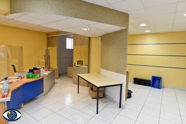 Fonds et murs commerciaux a vendre Laval 53000 Mayenne 229 m2  312000 euros