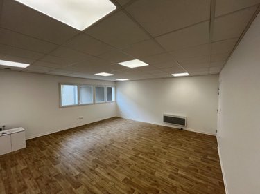 Location fonds et murs commerciaux Reims 51100 Marne 32 m2  630 euros