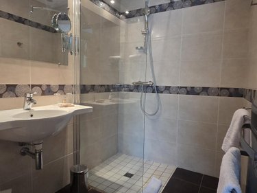 Immeuble a vendre Coudray 53200 Mayenne 455 m2  641600 euros