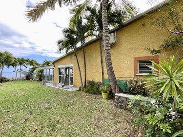 Fonds et murs commerciaux a vendre Saint-Leu 97436 Réunion 270 m2  529700 euros