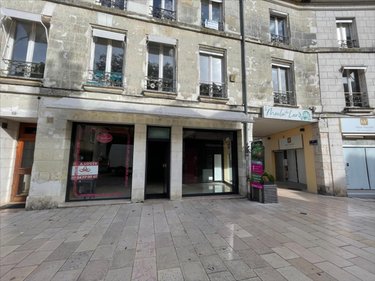 Location fonds et murs commerciaux Vendôme 41100 Loir-et-Cher 30 m2  620 euros