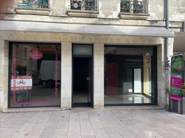 Location fonds et murs commerciaux Vendôme 41100 Loir-et-Cher 30 m2  620 euros