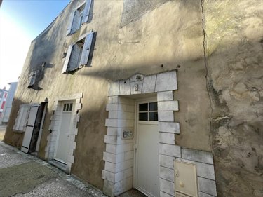Immeuble a vendre Marans 17230 Charente-Maritime 284 m2  416000 euros