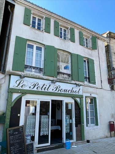 Immeuble a vendre Marans 17230 Charente-Maritime 284 m2  416000 euros