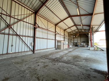 Fonds et murs commerciaux a vendre Saint-Jean-de-Liversay 17170 Charente-Maritime 4000 m2  3090000 euros