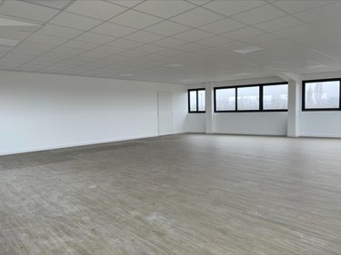 Location fonds et murs commerciaux Château-Gaillard 01500 Ain 126 m2  1944 euros
