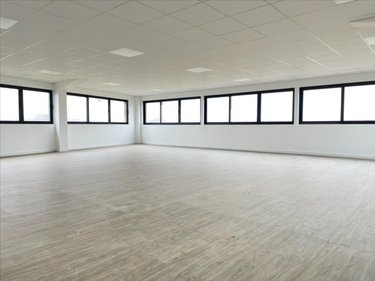 Location fonds et murs commerciaux Château-Gaillard 01500 Ain 126 m2  1944 euros