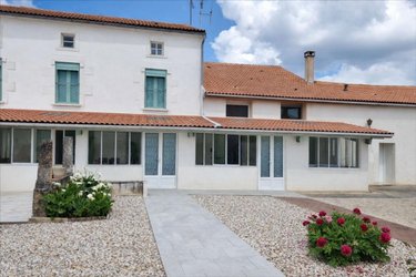 Maison a vendre Saint-Genis-de-Saintonge 17240 Charente-Maritime 296 m2 12 pièces 210000 euros