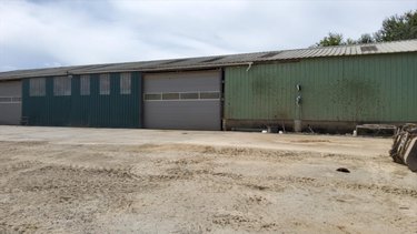 Garage et parking a vendre Saint-Hernin 29270 Finistère 1365 m2  273000 euros