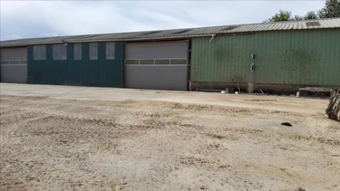 Garage et parking a vendre Saint-Hernin 29270 Finistère 1365 m2  273000 euros