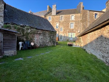 Immeuble a vendre Callac 22160 Côtes-d'Armor 250 m2  157500 euros