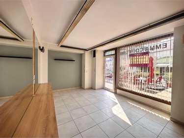 Immeuble a vendre Azay-le-Rideau 37190 Indre-et-Loire 80 m2  230000 euros