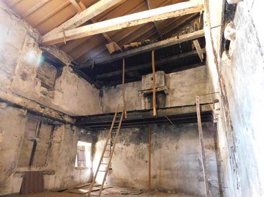 Immeuble a vendre Pont-d'Ain 01160 Ain 138 m2  75500 euros