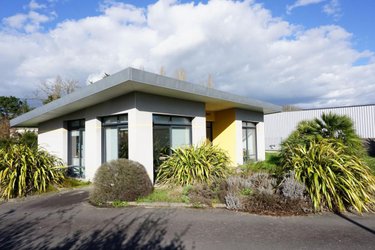 Fonds et murs commerciaux a vendre Merlevenez 56700 Morbihan 79 m2  224180 euros