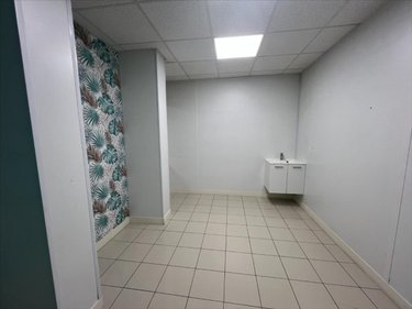 Fonds et murs commerciaux a vendre Le Mans 72000 Sarthe 112 m2  164840 euros