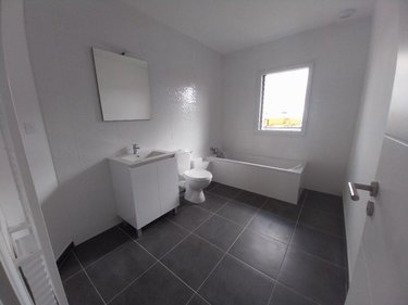 Location maison Dol-de-Bretagne 35120 Ille-et-Vilaine 94 m2 4 pièces 1100 euros