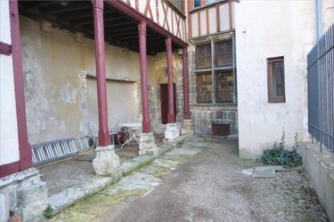 Fonds et murs commerciaux a vendre Bourges 18000 Cher 173 m2  235000 euros