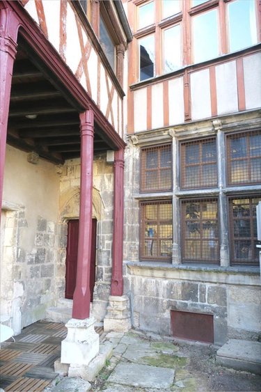 Fonds et murs commerciaux a vendre Bourges 18000 Cher 173 m2  235000 euros