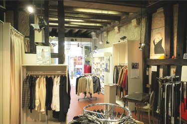 Fonds et murs commerciaux a vendre Bourges 18000 Cher 173 m2  235000 euros