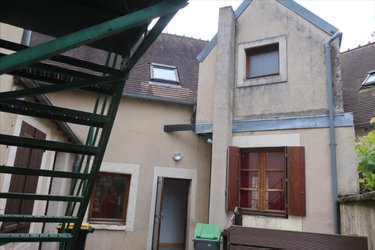Immeuble a vendre Saint-Amand-Montrond 18200 Cher 210 m2  229000 euros