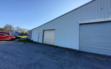 Location fonds et murs commerciaux Carhaix-Plouguer 29270 Finistère 1000 m2  1000 euros